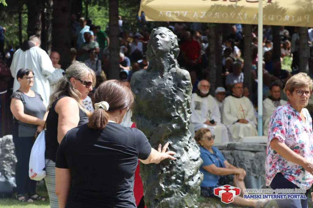 Divin dan 5. srpnja: Rijeke hodočasnika iz BiH i Hrvatske dolaze na grob Dive Grabovčeve na Kedžari