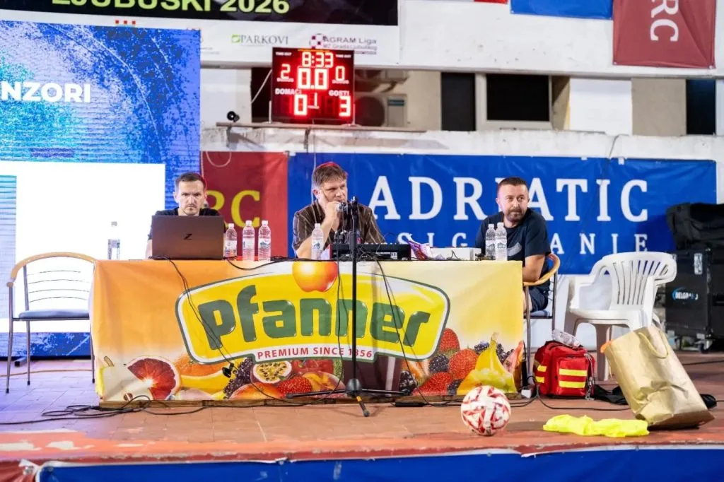 Pobjede juniora Ljubuškog1 i Studenaca koji će u međusobnom susretu odlučiti o prvom mjestu u skupini “A”, seniori Teskere upisali treću pobjedu, Radišići “otpali”, a Humac se pobjedom protiv Crvenog Grma “vratio u igru”