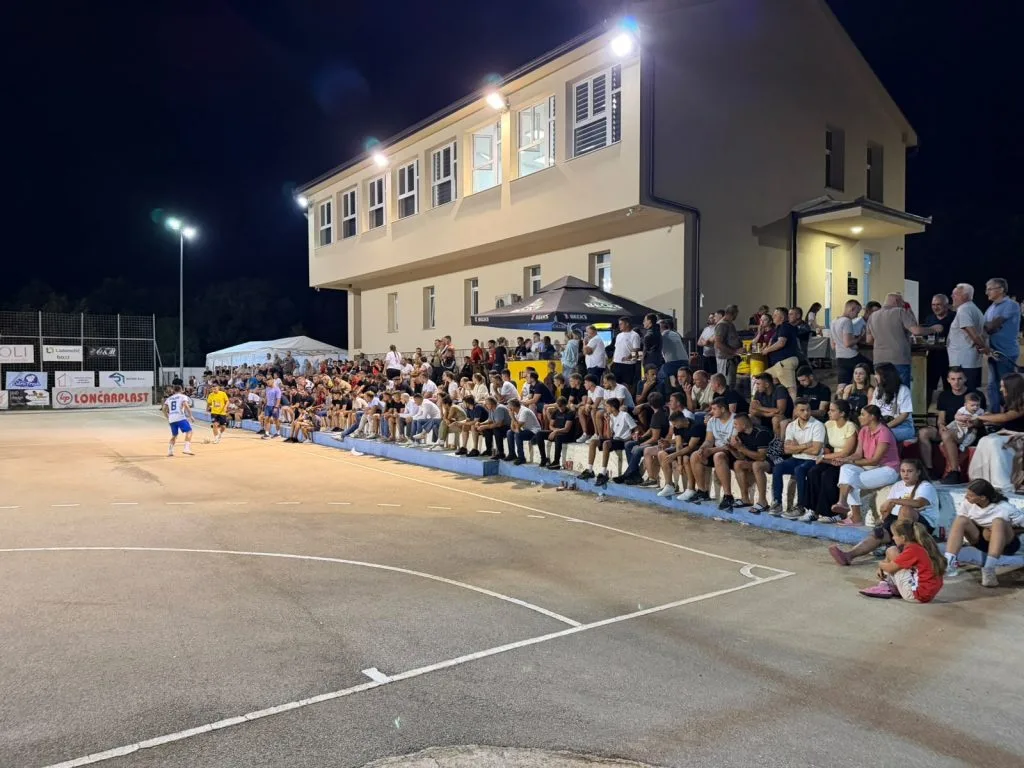 Veliko finale turnira ‘Hercegovački Vinjani’ večeras u 22 sata: Za pehar se bore Cake For You Maja/Jimmy Woo i Kočerin