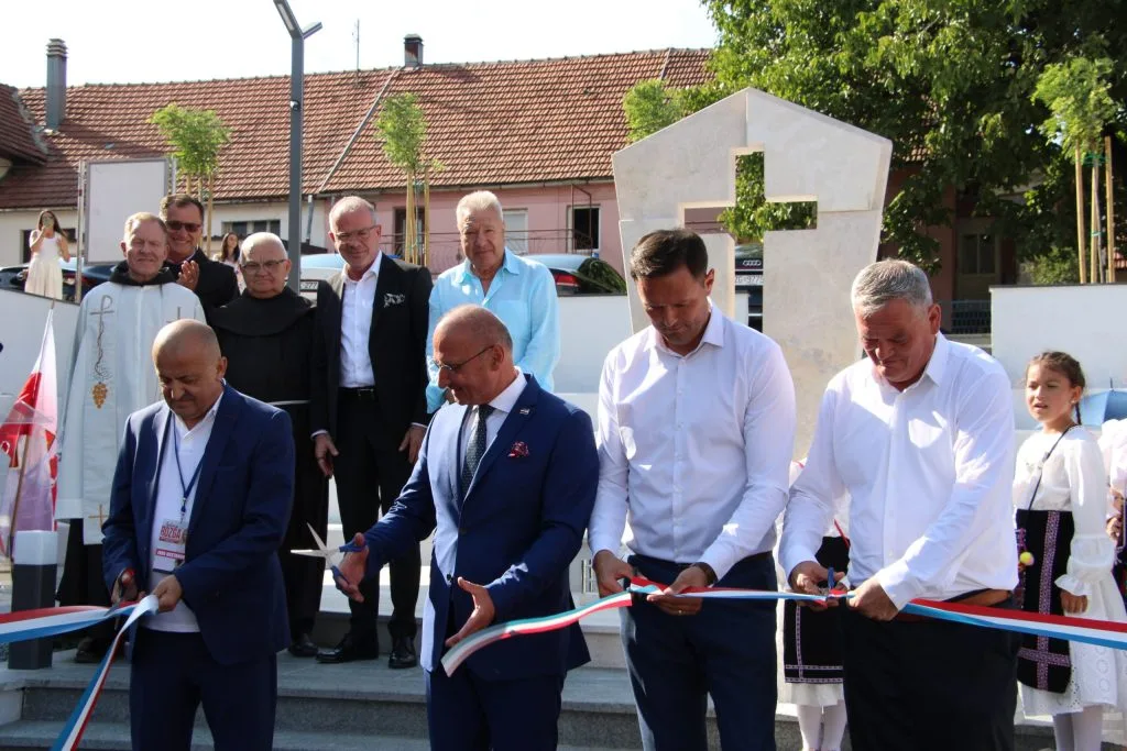 Svečano otvoren Spomen park u Šujici (foto)