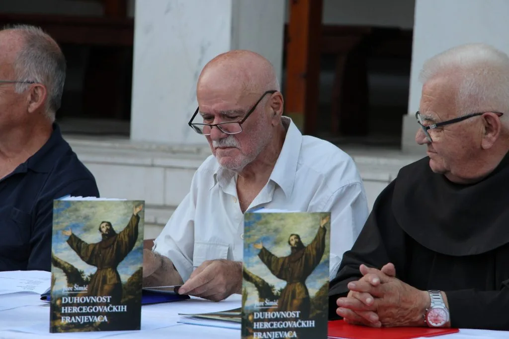 Jure Šimić u rodnoj Šujici predstavio knjigu Duhovnost hercegovačkih franjevaca