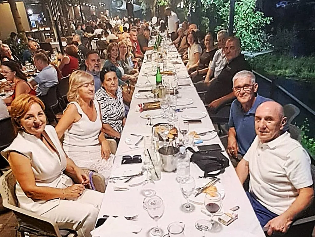 Četrdeset i pet godina mature proslavili uz večeru: “Ne moramo čekati okrugle obljetnice