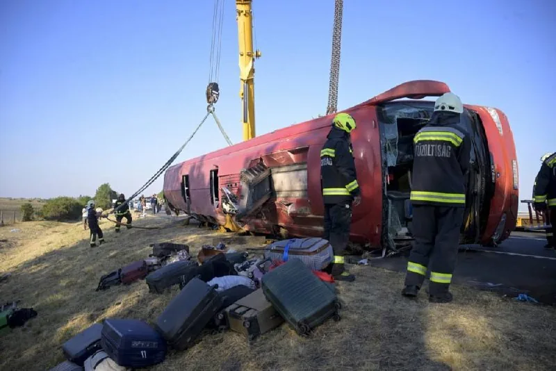 Tragedija u Mađarskoj: Poginulo 12 osoba u prevrtanju poljskog autobusa, civili pomagali u spašavanju
