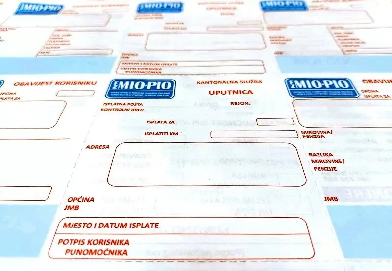 Obavijest za korisnike obiteljske mirovine: potrebno dostaviti dokaz o redovitom školovanju