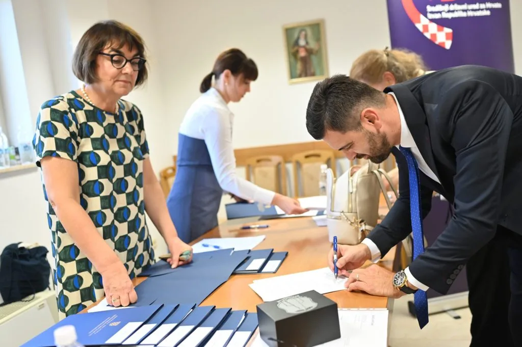 Više od 600.000 eura iz Hrvatske za Posušje: Sredstva za dvoranu, školu, ERC i Meljakušu