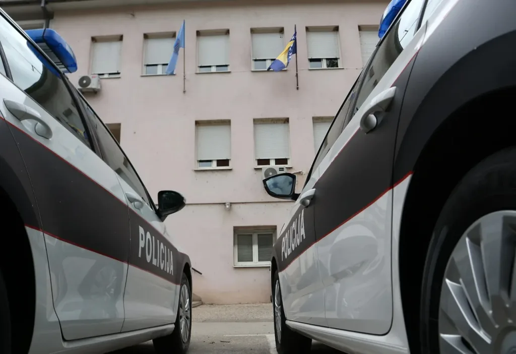 Ozlijeđene vozačica četverocikla i maloljetni suvozač u nesreći na Blidinju