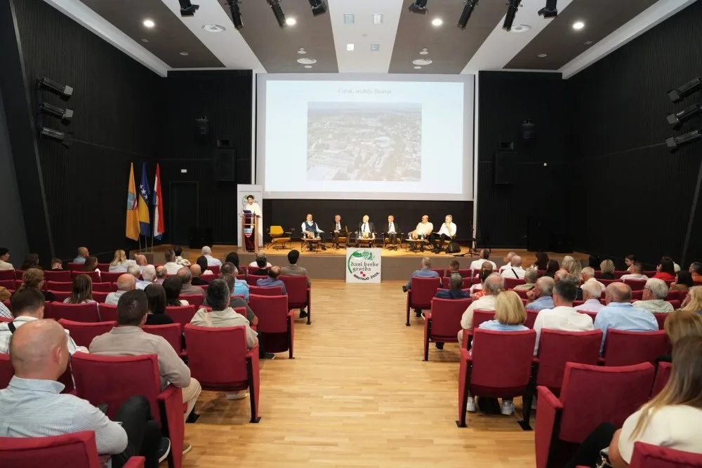 Bogatstvo zavičaja i umjetničkog stvaralaštva: U KIC-u predstavljeni „Brotnjo – Zavičaj, običaji, sjećanja“ i izložba „Transgressus“