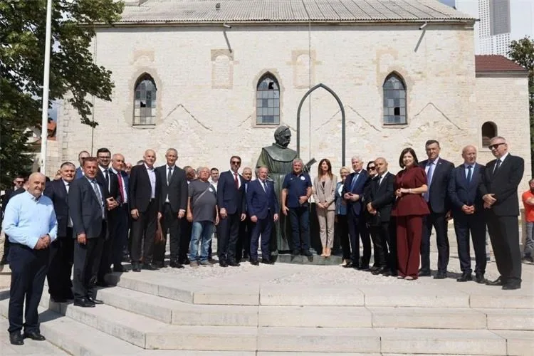Ministar Medved u Posušju na obilježavanju 32. obljetnice Udruge dragovoljaca i veterana Domovinskog rata HVO-a Herceg-Bosne