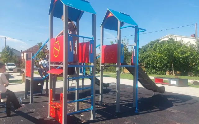JP Parkovi: Uređuju se dječja igrališta na području grada i postavlja novi mobilijar