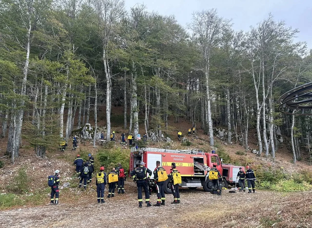 Vatrogasci iz ŽZH uključili se u gašenje devetodnevnog požara na Čvrsnici