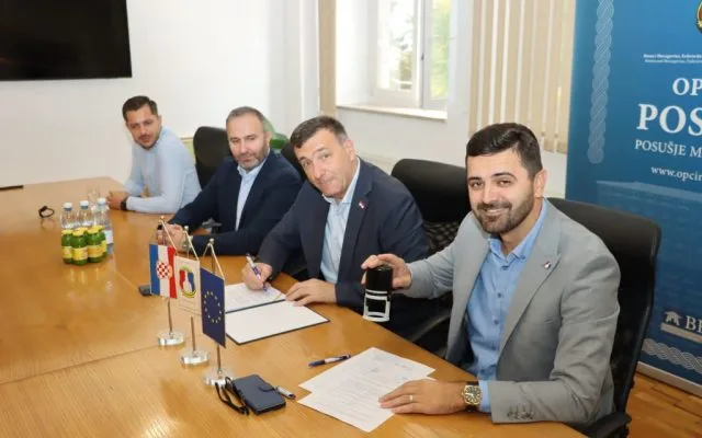 Milijun KM za novi vrtić u Posušju: Čović i Begić potpisali ugovor o sufinanciranju