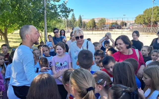 Toni Bošnjaković biciklom stigao u Tomislavgrad: Učenici pružili podršku humanitarnoj akciji