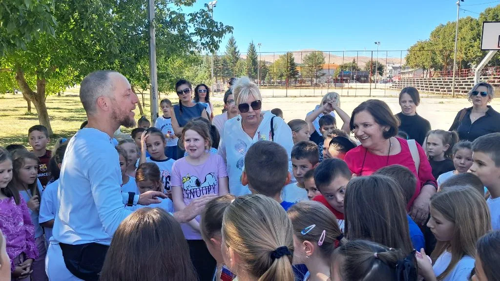 Toni Bošnjaković biciklom stigao u Tomislavgrad: Učenici pružili podršku humanitarnoj akciji