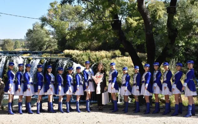 Ljubuške mažoretkinje u novim uniformama zahvalile ministrici Leko na potpori u radu