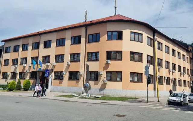 Policajcu iz Živinica pritvor: sumnja se da je od vozača uzimao novac kako im ne bi pisao kazne