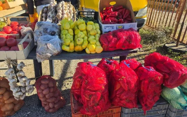 Evo koje su cijene voća i povrća na tomislavgradskoj tržnici: Paprika roga najtraženija