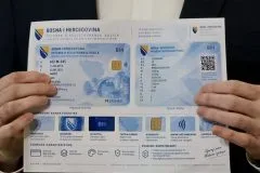 BiH ukida papirnate prometne dozvole. Stižu nove naljepnice