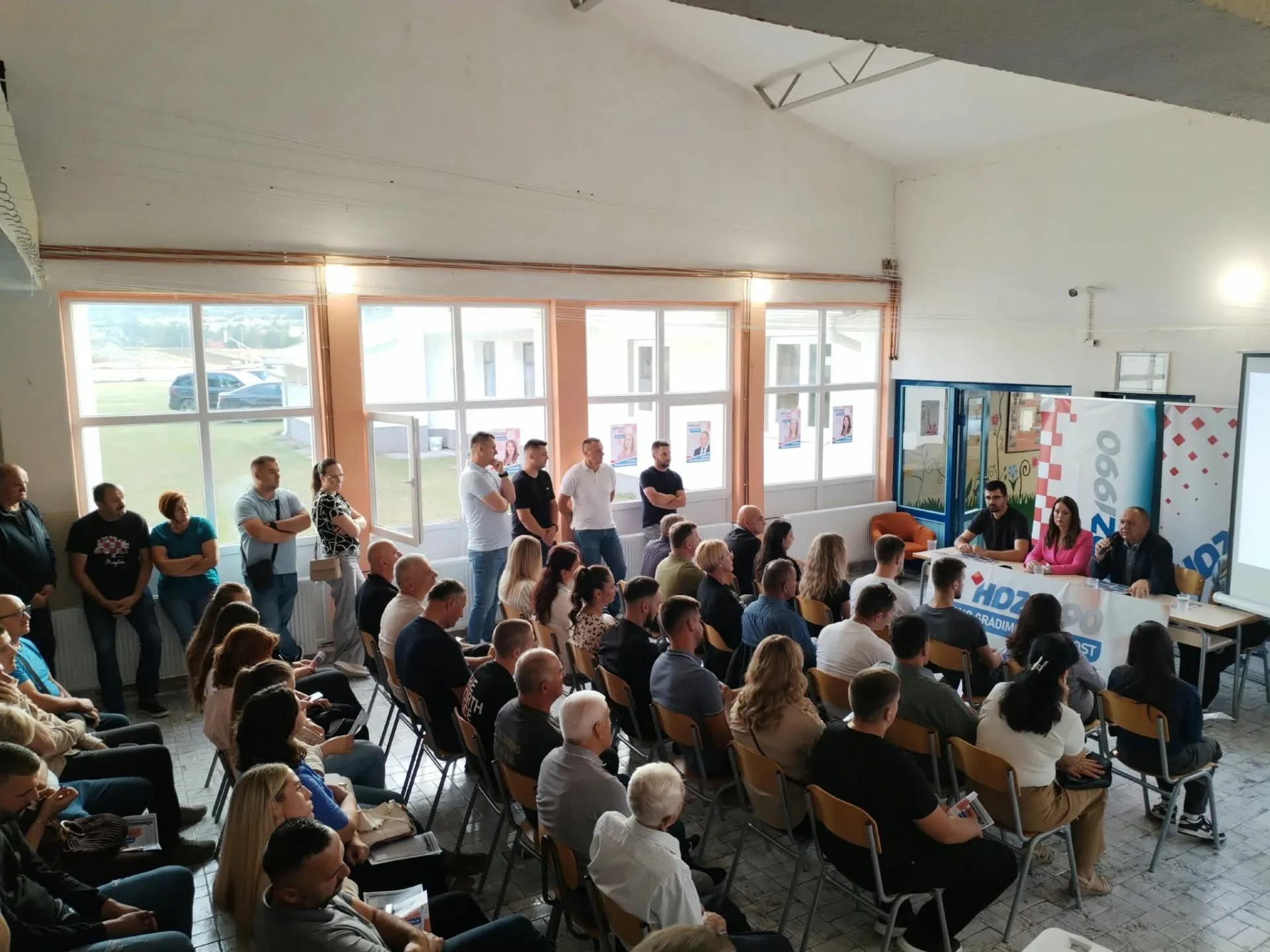 FOTO / HDZ 1990 Livno održao predizborne skupove u Prikorici i Vidošima