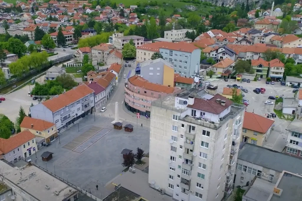 KVADRAT U LIVNU SAMO 500 KM?! Provjerite o kakvom se projektu radi