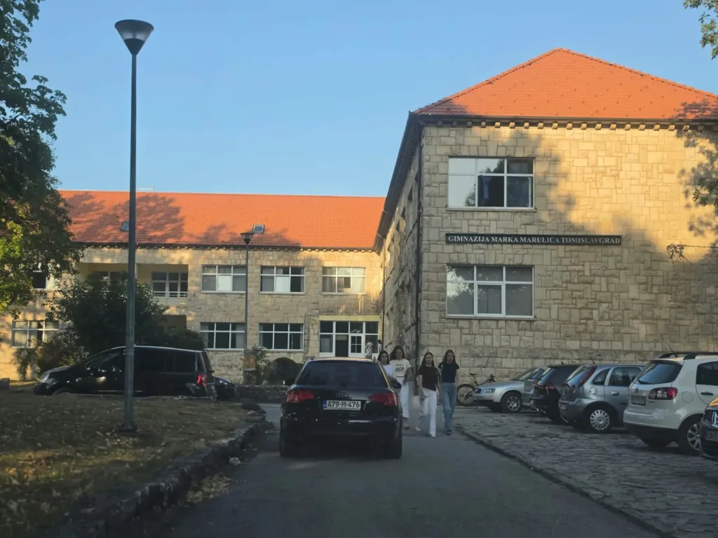Oglasilo se školsko zvono: Počela nova školska godina u Hercegbosanskoj županiji