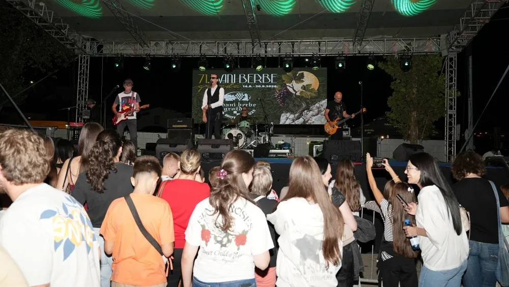Psihomodo pop i “Djeca iz podruma” priredili rock spektakl na Broćanskom trgu