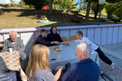 Veselo i dirljivo u Staračkom domu: Djeca, framašice i djelatnici uljepšali dan korisnicima (Foto/Video)