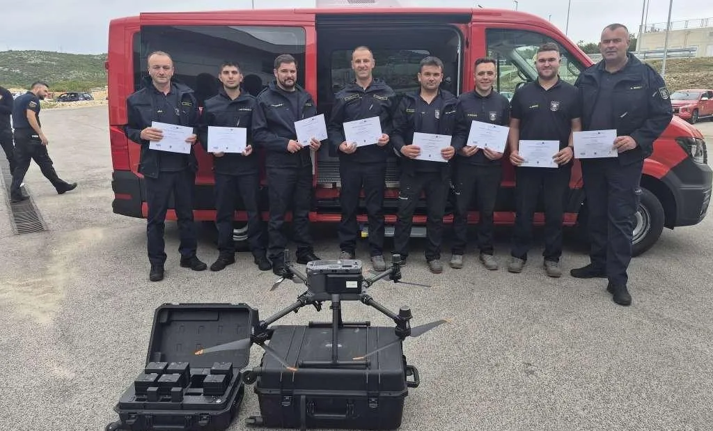 Osmero posuških vatrogasaca okončalo specijaliziranu izobrazbu za dronove i umjetnu inteligenciju
