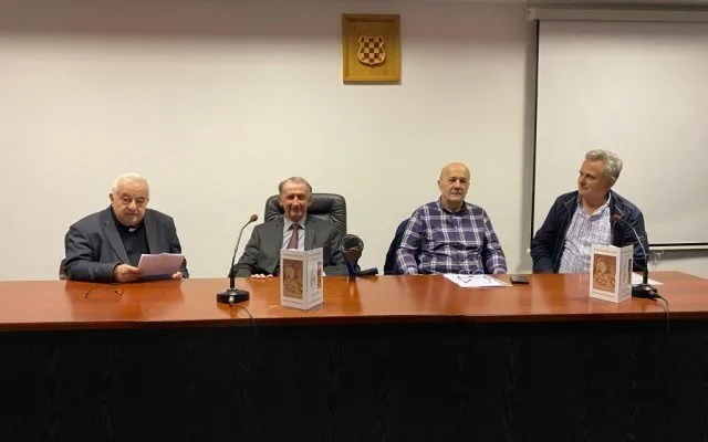 „Treći pivci“ Marka Mamića: Poezija duvanjskoga čovjeka koji piše iz korijena (FOTO)