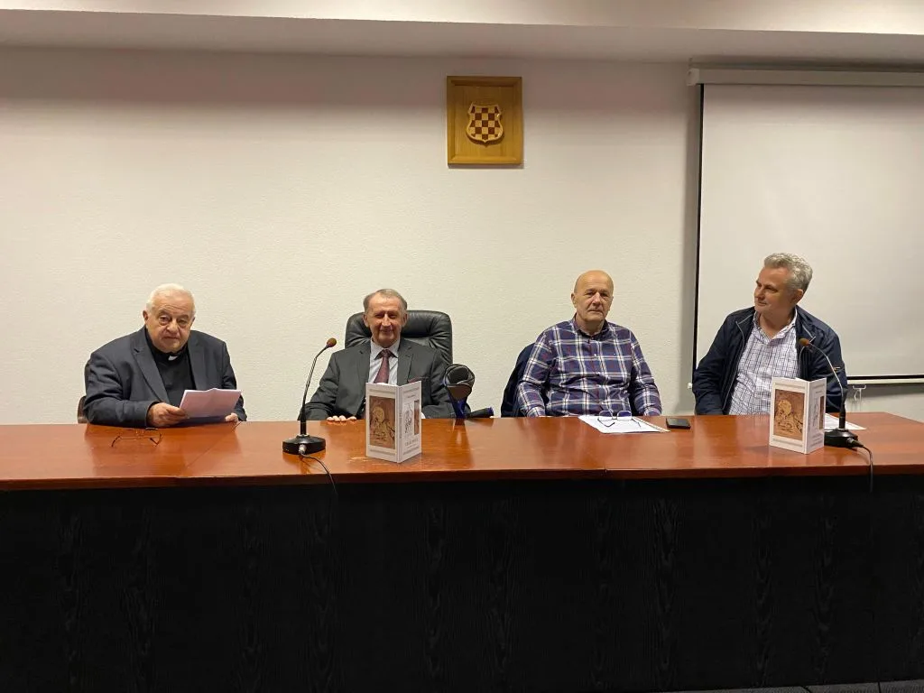 „Treći pivci“ Marka Mamića: Poezija duvanjskoga čovjeka koji piše iz korijena (FOTO)