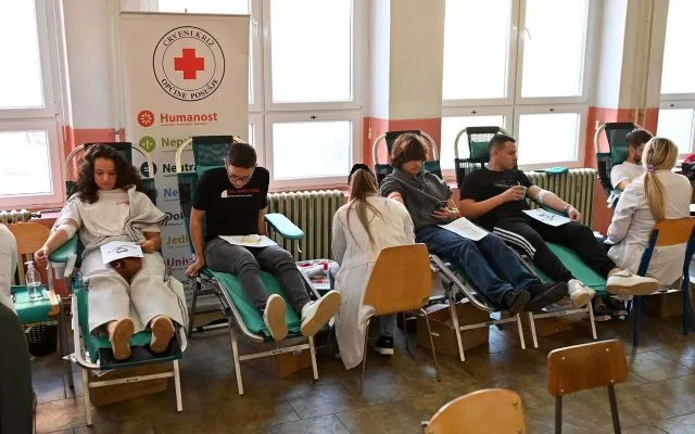 Učenici i djelatnici srednjih škola u Posušju darovali 51 dozu krvi