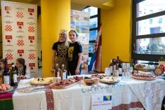Na tradicionalnom festivalu CRoEtnO u Rimu sudjelovali predstavnici 11 zemalja, među njima članovi Udruge „Stećak” i KIC-a Tomislavgrad