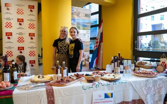 Na tradicionalnom festivalu CRoEtnO u Rimu sudjelovali predstavnici 11 zemalja, među njima članovi Udruge „Stećak” i KIC-a Tomislavgrad