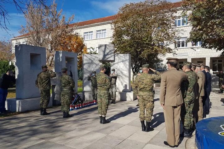 Posušje uoči Svih svetih i Dušnog dana: polaganje vijenaca i obilazak grobova branitelja