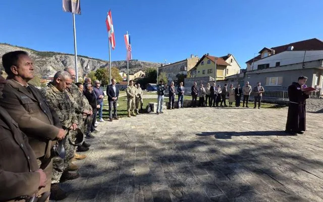 FOTO U Livnu odana počast poginulim, nestalim i umrlim hrvatskim braniteljima