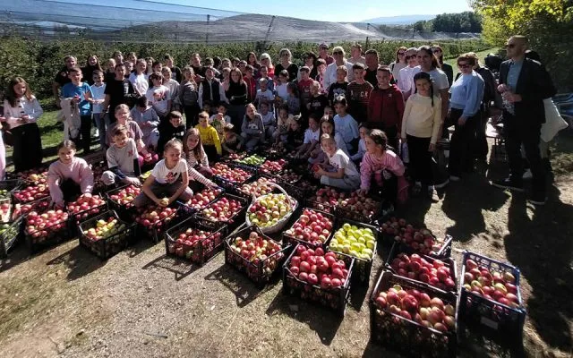 FOTO: Zajednički posjet Guginom voćnjaku!