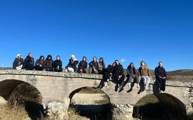 Gimnazijalci posjetom Šujici započeli s projektom „Koracima kroz baštinu – priroda, povijest i predaja Tomislavgrada“