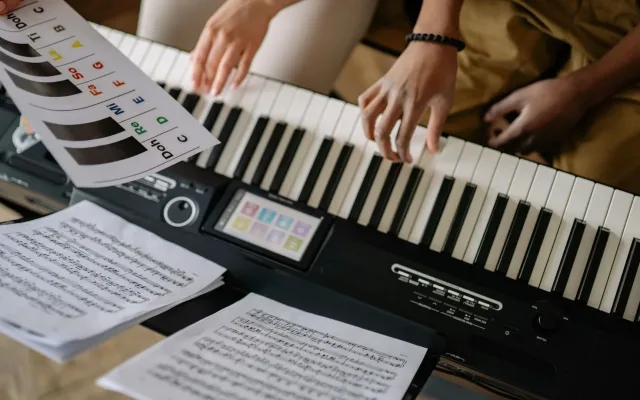 Kako nova pjesma dolazi do publike: šta mostarski muzičari mogu pripremiti za medije