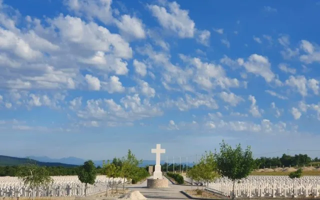 Na Groblju mira podiže se novih 50 križeva s imenima stradalih Duvnjaka