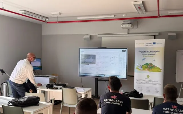 PROFESIONALNI VATROGASCI IZ TOMISLAVGRADA SUDJELOVALI NA OBUCI O PRIMJENI DRONOVA U VATROGASTVU