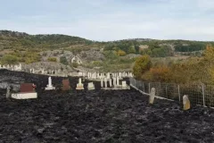 Zbog požara na deponiji izgorio dio harema u Livnu: “Uznemirujuće je i bolno gledati posljedice”
