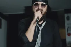 Denis Hadžić objavio novu pjesmu ”Te tvoje usne” i najavio promociju prvog albuma